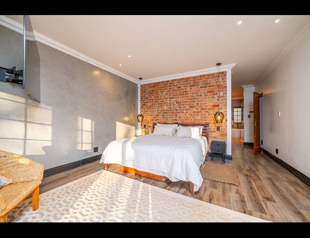 5 BEDROOM FREEHOLD FOR SALE IN NORTHCLIFF